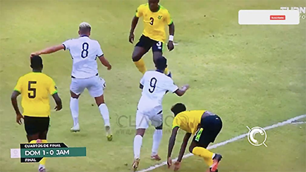 Ángel Montes de Oca al momento de hacer el gol contra el equipo de Jamaica. Fotograma de video.