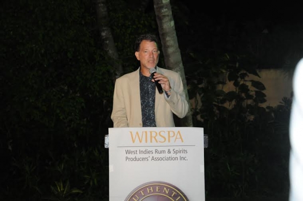 El presidente de WIRSPA, Vaughn Renwick, se pronuncia en el acto de apertura de la sesión.