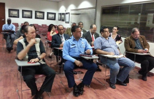 Participantes en la conformación de la Coalisión de Inmigrantes en Puerto Rico.