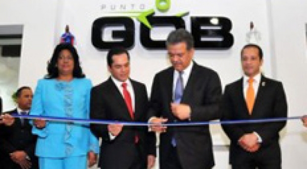 Presidente inaugura PuntoGOB en Santo Domingo Este