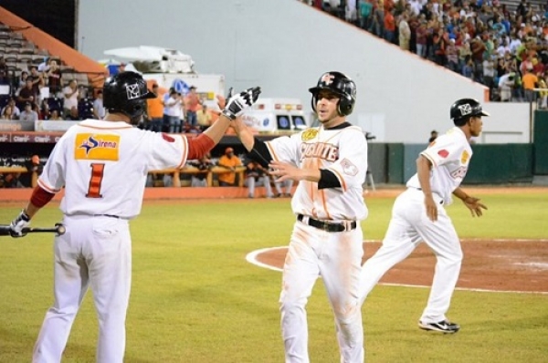 Gigantes le ganan a los Toros