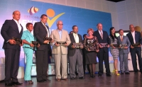 Los 10 ayuntamientos que fueron reconocidos por la Federación Dominicana de Municipios (FEDOMU), en la clausura de la primera expo municipios que organizó la entidad que agrupo a los alcaldías del país.