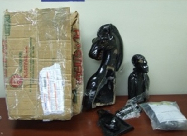 Enviaban estatuillas madera rellenas de cocaína a Estados Unidos