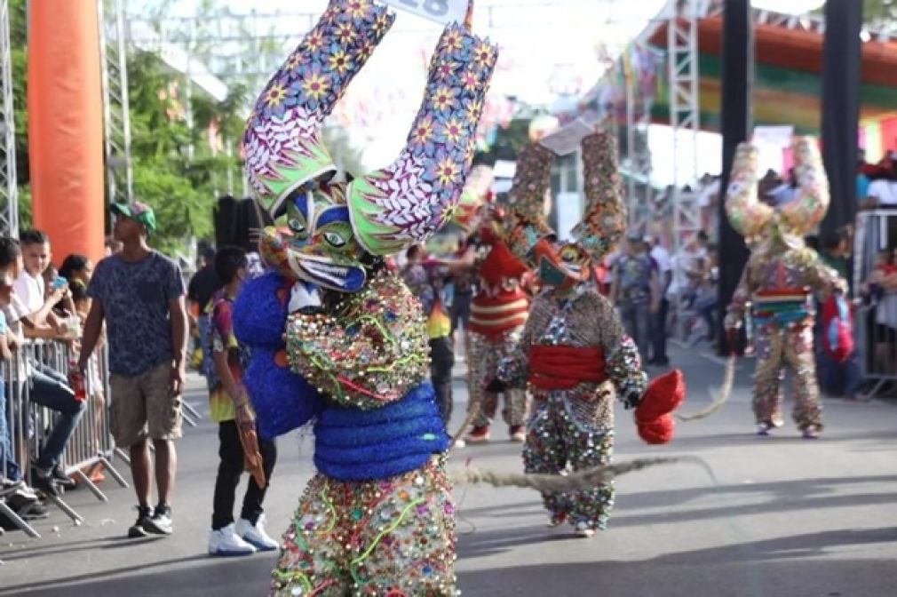 El Carnaval de Santiago vuelve con su desfile final, el próximo domingo 26 en la zona monumental.