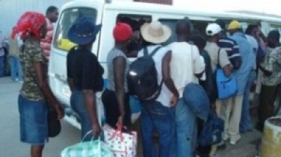 Apresan camioneta con 9 haitianos ilegales