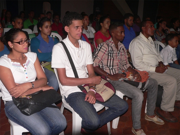 Parte de los participantes en la ponencia sobre la realidad de la comunicación en República Dominicana en la Feria de la Comunicación de Jarabacoa 2015.
