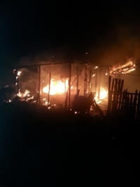 Incendio destruye vivienda y una maderera en Dajabón