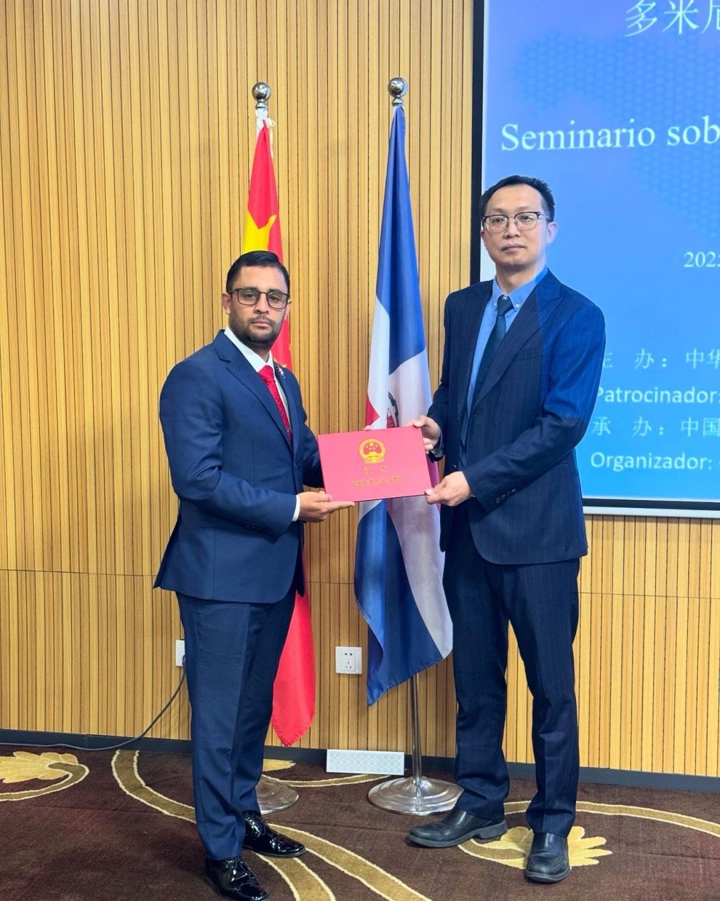 25 representantes dominicanos culminaron con éxito el seminario sobre resiliencia y ciudades verdes en China.