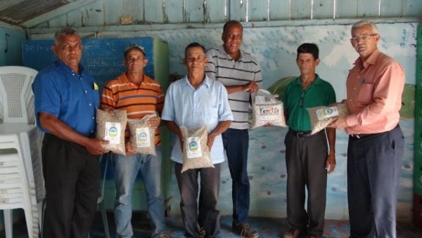 Gobierno entrega semillas café certificadas a productores afectados por roya: 
