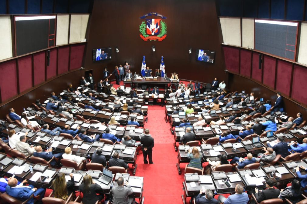 La Ley del Distrito Nacional y los municipios pretende dotar a los gobiernos locales de mayores capacidades operativas, pero no contempla aumentos de gastos de representación o incremento de salarios de alcaldes ni regidores.