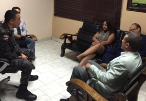 Comisión de periodistas visita al general por robo equipos