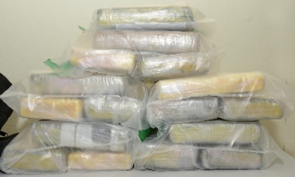 Detienen dominicanos y a otras personas con una tonelada de cocaína