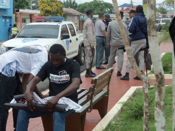 Dominicanos de ascendencia haitiana agredidos mientras marchaban en Monte Plata