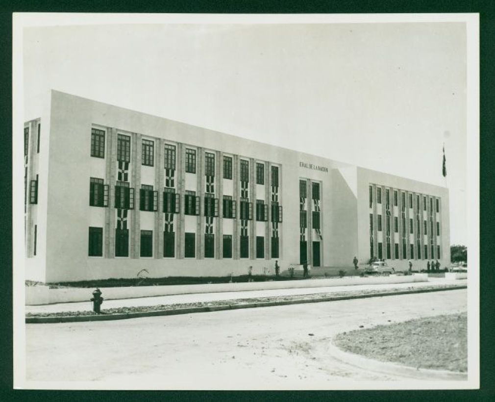 El edificio del AGN en febrero de 1955, meses antes de su inauguración oficial.