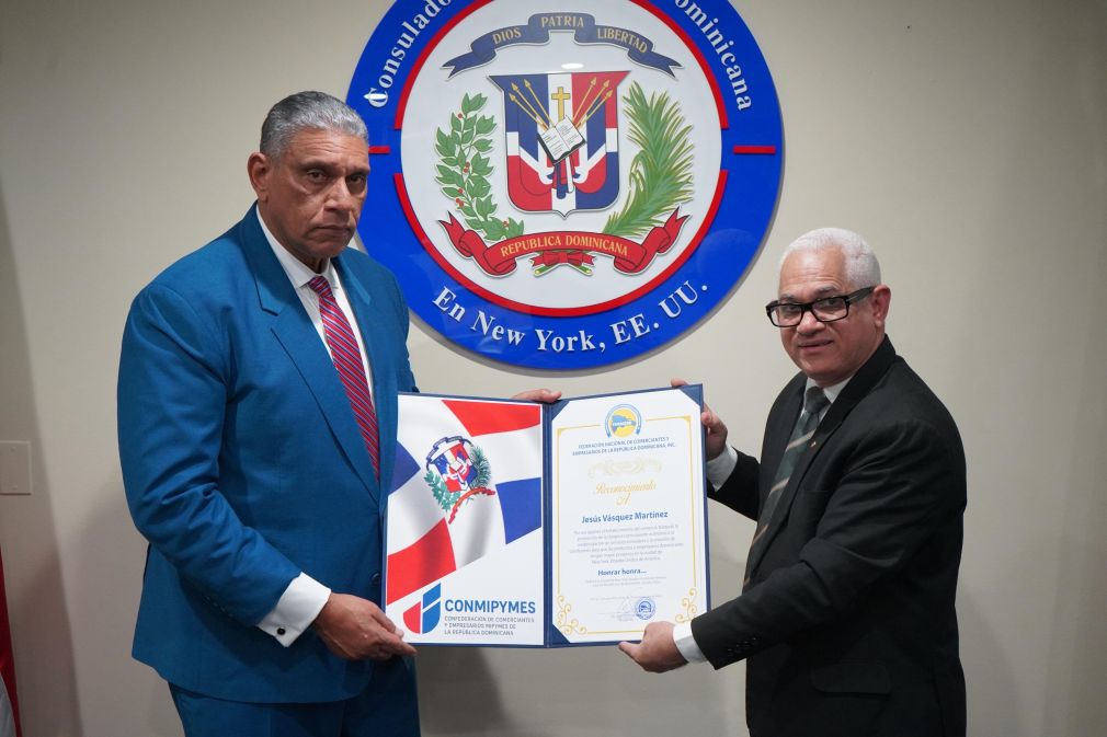 Cónsul de RD en Nueva York es homenajeado por Fenacerd y afirma fortalece dominicanidad.