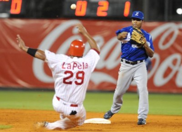 El Licey saca las garras y despeina melena a los Leones