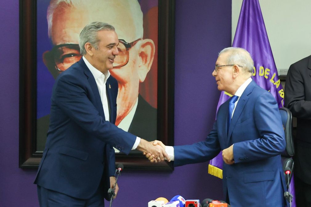 El presidente y el exmandatario se reúnen para coordinar estrategias conjuntas y fortalecer la postura dominicana a nivel internacional.