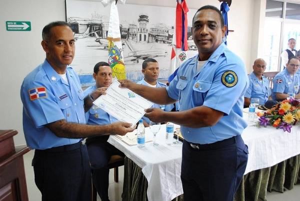 Agentes del CESAC culminan curso de instrucción básica para el personal de seguridad de aeropuertos