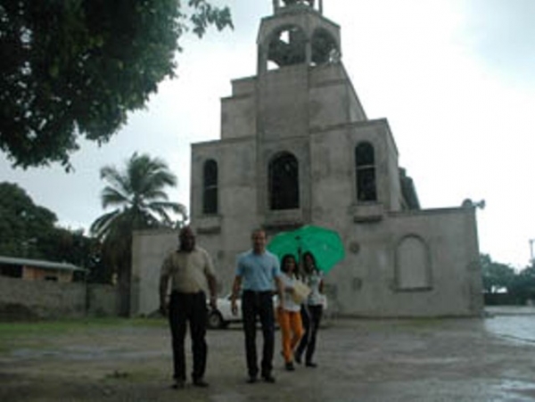 Junta de Vecinos de Los Tres Ojos usa fondos del Ayuntamiento para terminar parroquia 