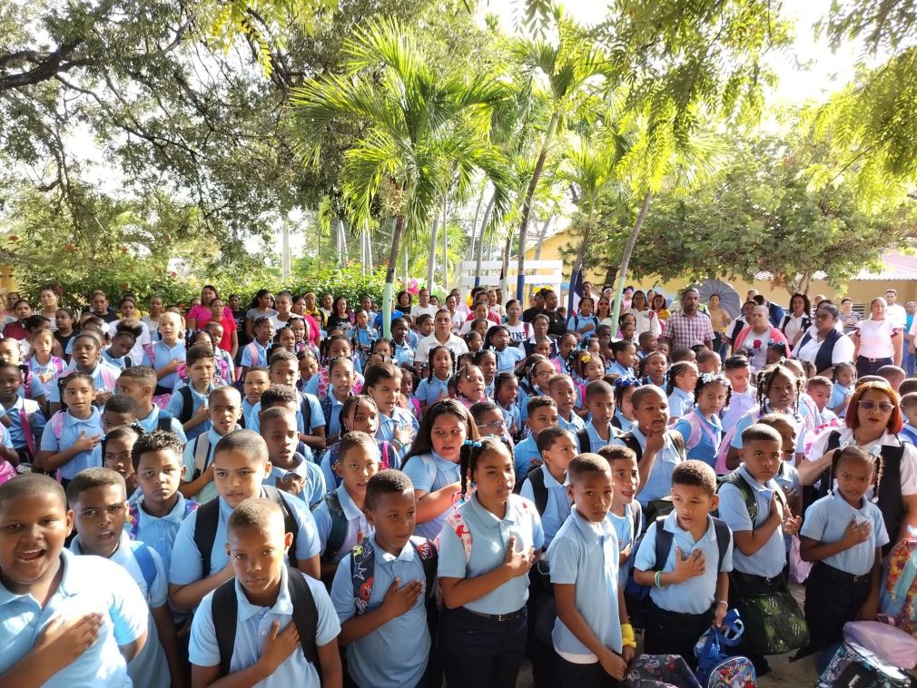 Barahona inicia por «todo lo alto» año escolar con una matricula de 35 mil estudiantes convocados.
