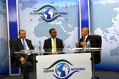 Domingo Contreras al ser entrevistado en el programa Visión Integral, producido por Juan José Báez y Luis Torres.