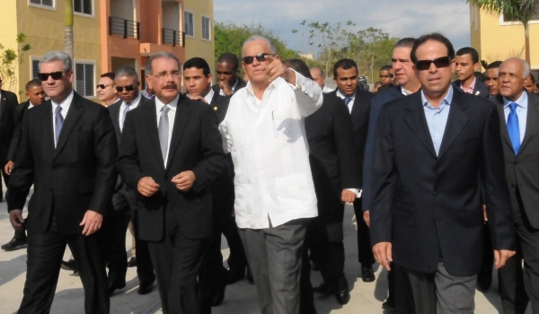 Medina encabeza inauguración de apartamentos privados