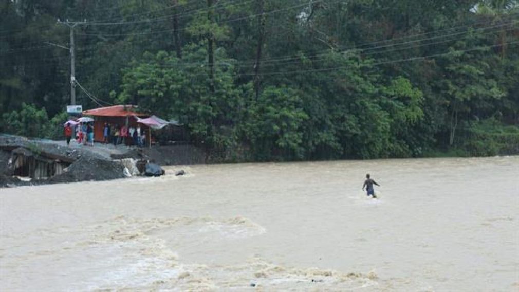Tormenta Melissa deja varias comunidades incomunicadas.