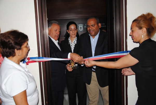 Alcalde de Santiago inaugura oficinas del departamento de Planeamiento Urbano