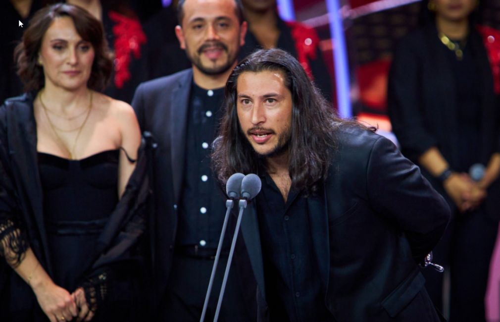 Rodrigo García agradece el Premio Platino a 100 años de soledad. FOTO DE PRENSA EGEDA
