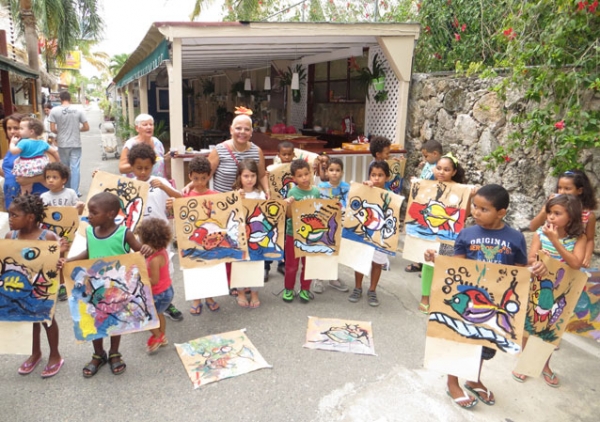 Celebran taller de arte infantil ´´dibujaron y colorearon libremente´´: