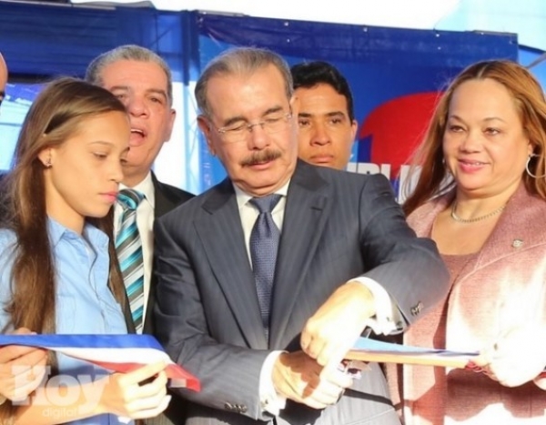 Presidente Medina entrega liceo de 27 aulas en Los Alcarrizos: 