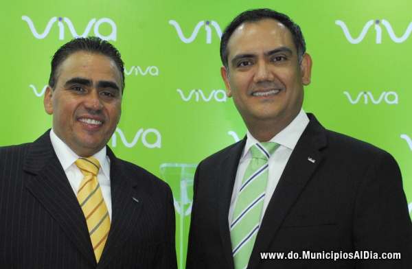Ejecutivos de Viva Telecomunicaciones.