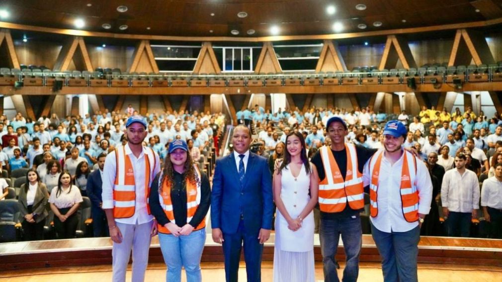 La iniciativa forma parte de una estrategia nacional orientada a fortalecer la formación ciudadana desde las aulas.