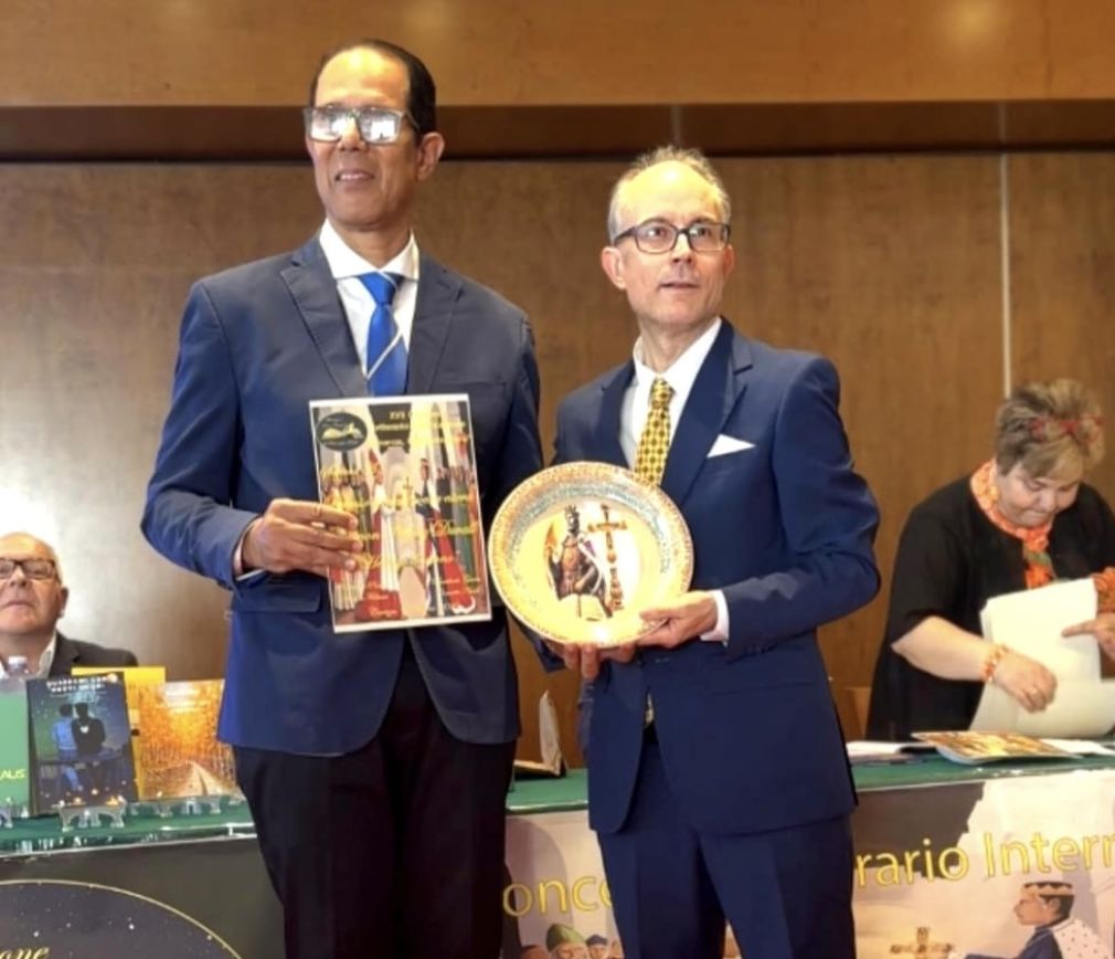 Ramón de Jesús Núñez Duval recibe premio por su participación en XVII Concurso Literario Internacional Cosenza-Ciudad Federiciana, Italia.