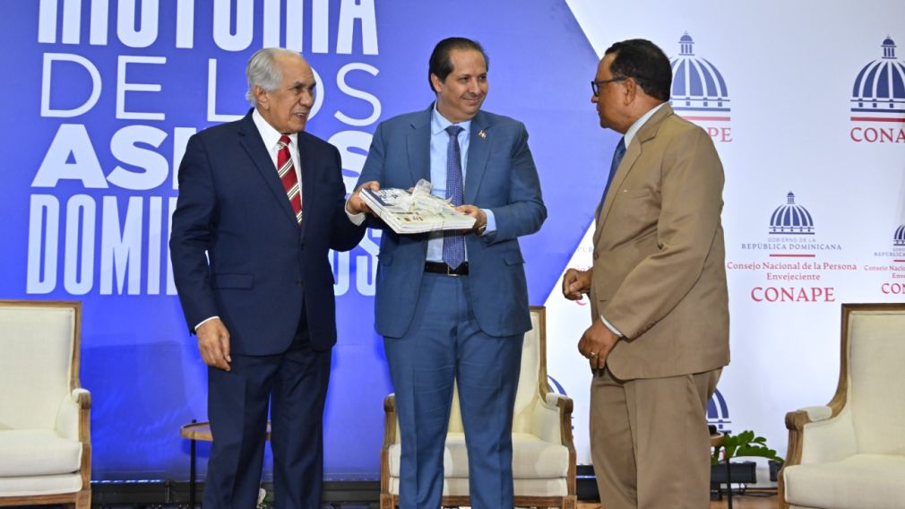“Historia de los Asilos Dominicanos” fue una iniciativa del director ejecutivo del Conape, doctor José García Ramírez; coordinada por la señora Rhina Ibert; diseño y diagramación de Josías Rodríguez, y fotografías a cargo de Deivy Ferreras y Ramón López, quienes junto con un equipo de profesionales y colaboradores de la institución hicieron posible este gran aporte a la cultura dominicana.