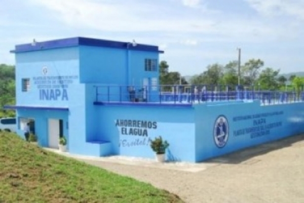 Policía apresa a un presunto estafador se hacia pasar como empleado de Inapa en Salcedo