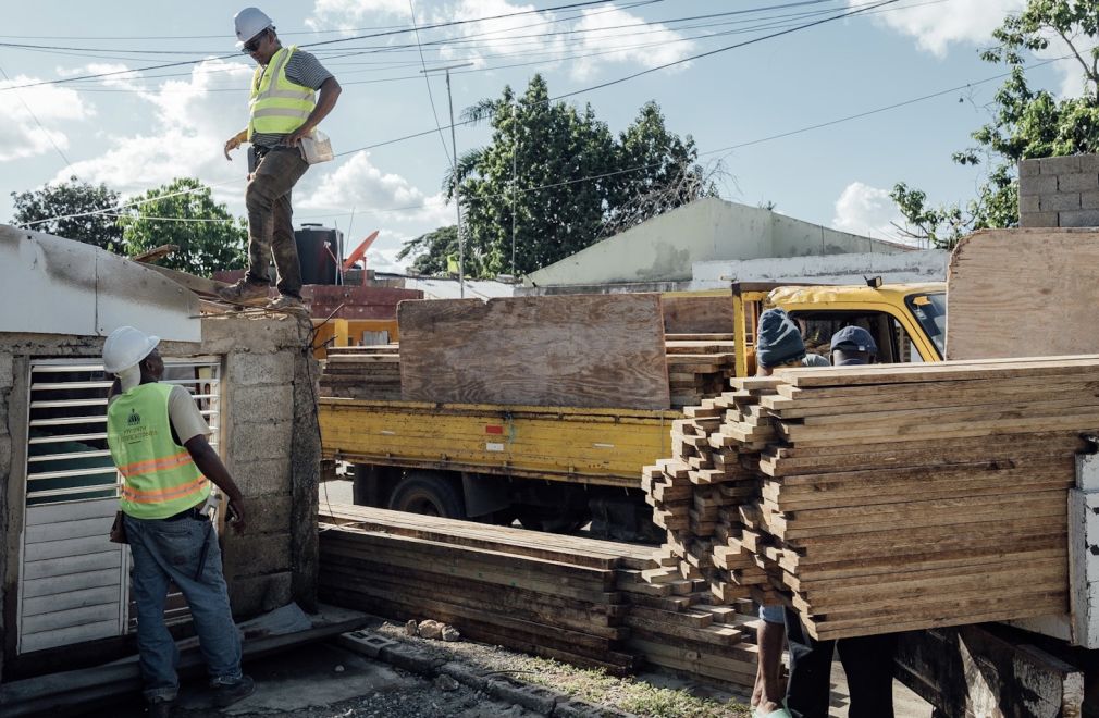 El Ministro Bonilla estuvo en Manoguayabo, Santo Domingo Oeste, supervisando el avance de los trabajos.