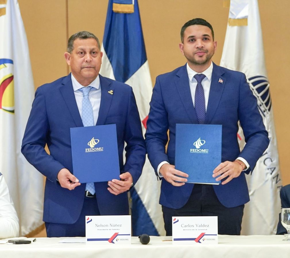 El convenio fue rubricado por el presidente de Fedomu y alcalde de Samaná, Nelson Núñez, y el ministro de la Juventud, Carlos Valdez Matos, durante la primera reunión del Consejo Directivo de la federación que encabezó Núñez.