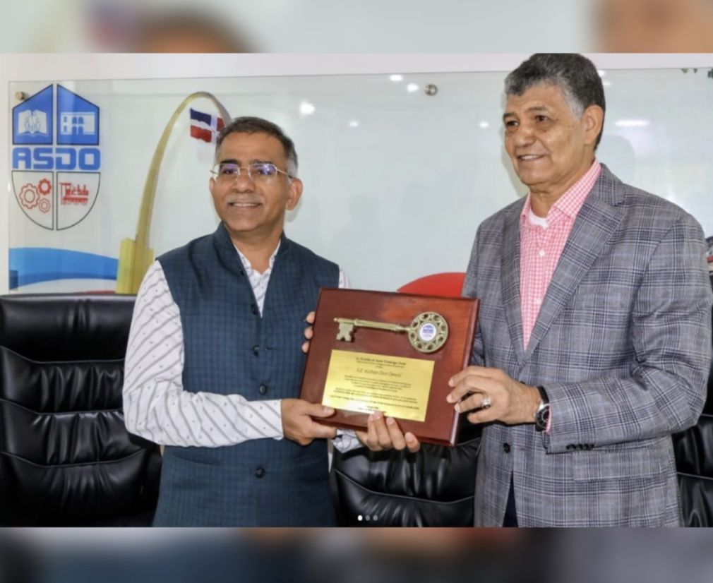El embajador de la India, Kishan Dan Dewal, visitó la Alcaldía de Santo Domingo Oeste y destacó las oportunidades de cooperación y desarrollo.