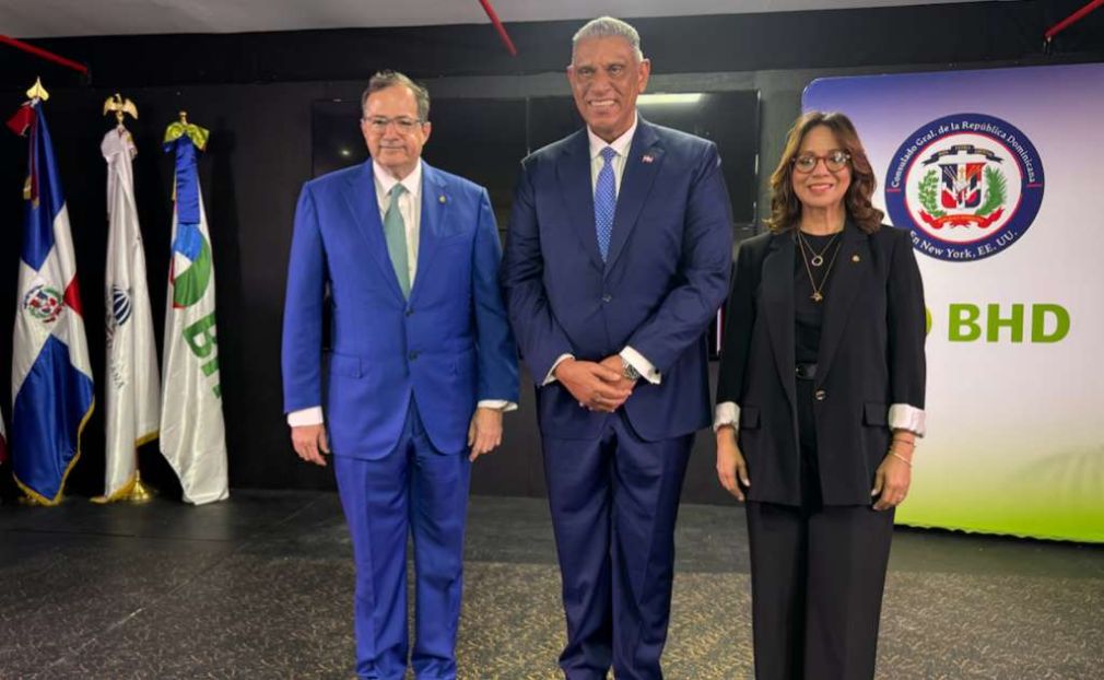 Jesús Vásquez Martínez, cónsul dominicano en NY, encabeza encuentro.