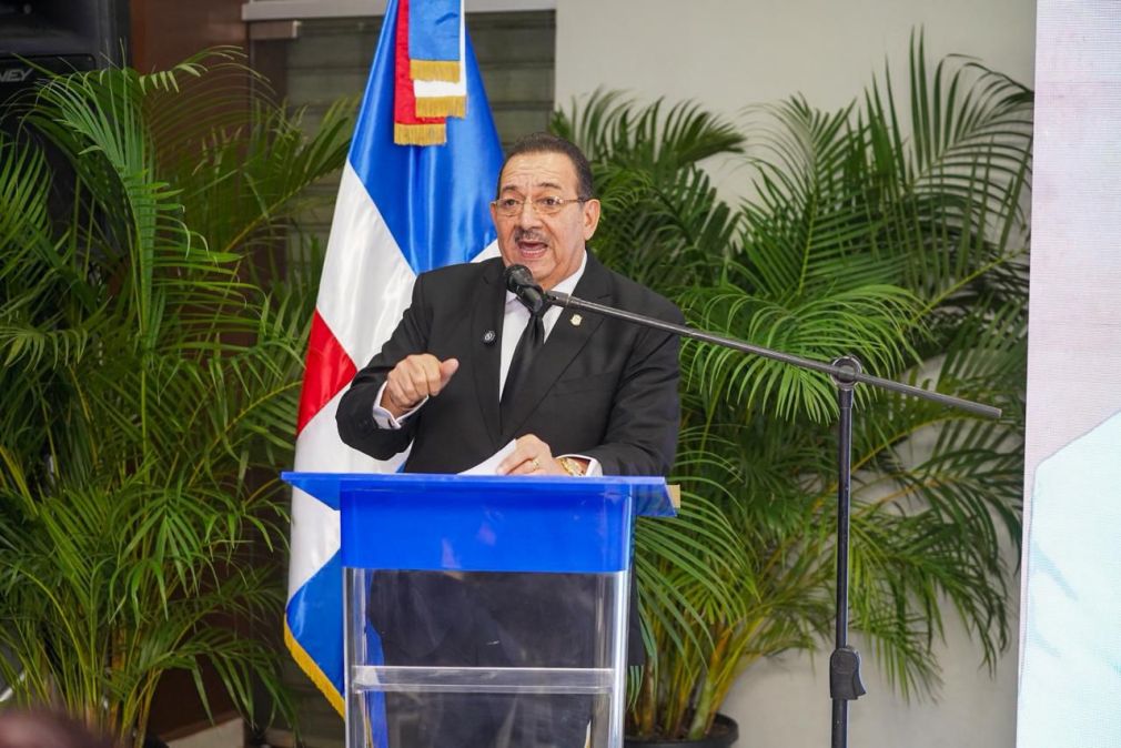 Senador Cristóbal Castillo presenta todos los logros alcanzados en el periodo 2024-2025.