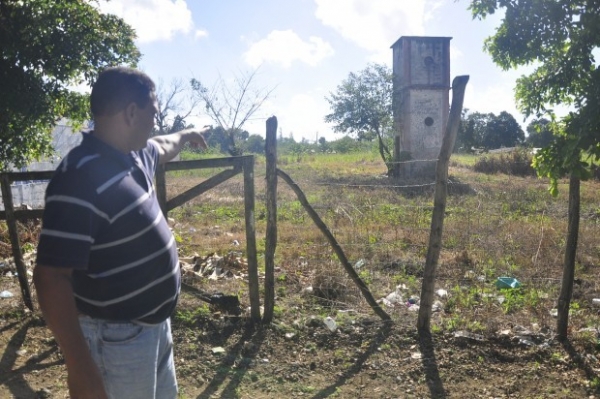 Comunidad reclama construcción de escuela