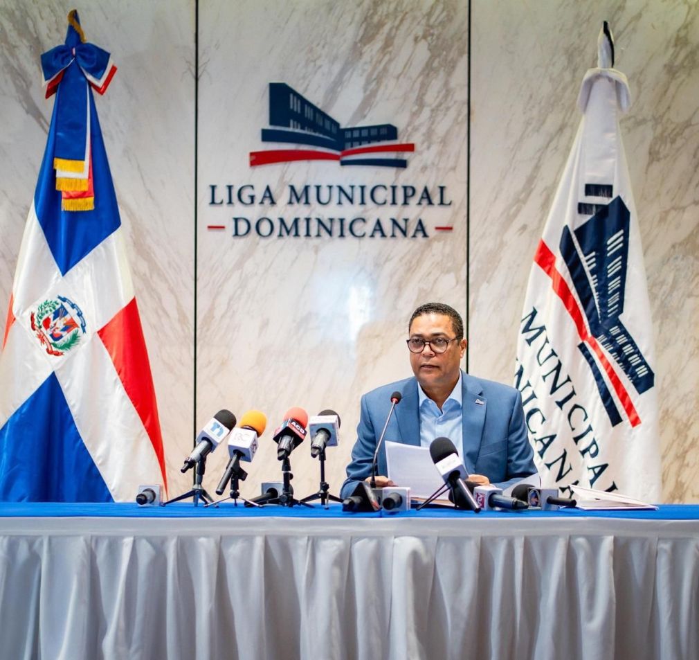 Víctor D'Aza resaltó la necesidad de impulsar el programa de entrega de camiones compactadores.