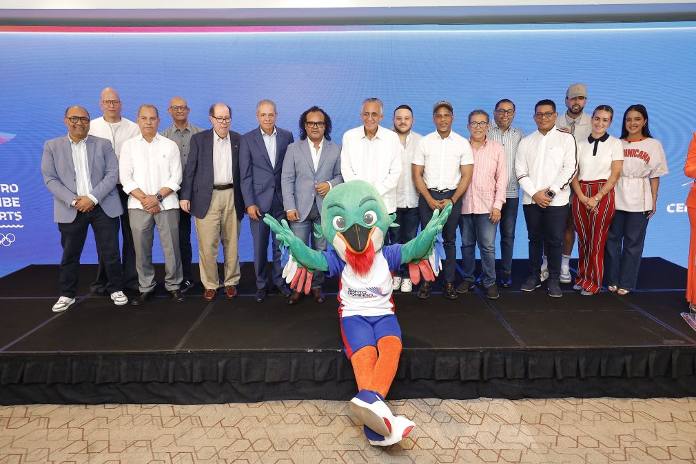 Bajo el concepto “100 años de unión, una sola región, un mismo corazón”, la producción del 24 de julio en el Estadio Olímpico Félix Sánchez desplegará talento nacional e internacional, más de 900 bailarines, tres escenarios, 1,100 drones y tecnología nunca vista en el Caribe.