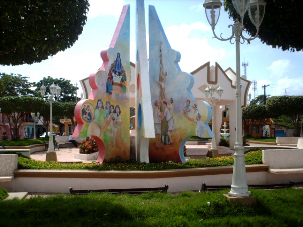 Monumento en el parque de Cevicos.
