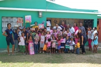 Jóvenes del Porvenir entrega juguetes en barrios pobres de Santo Domingo Este