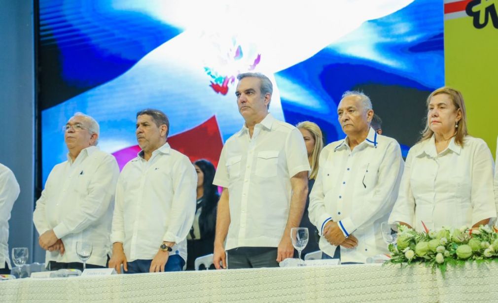 El presidente Luis Abinader reconoció el compromiso y esfuerzo de la Asociación Dominicana de Avicultores garantizando la cadena de suministro agroalimentaria de pollos, gallinas y huevos.