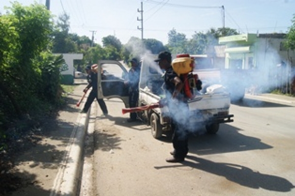 Fumigan Zona de Duquesa