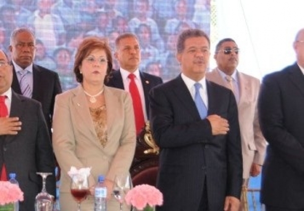Presidente y ministra de Educación reconocerán maestros