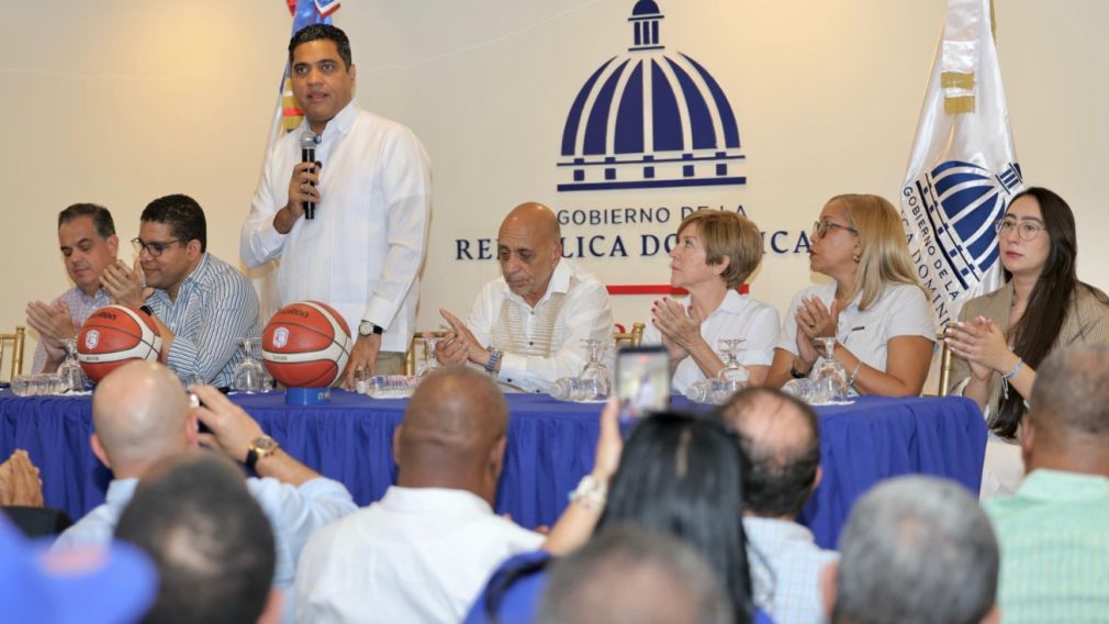 Ministro de Deportes ofrecerá respaldo a la Liga Nacional de Baloncesto Femenino.